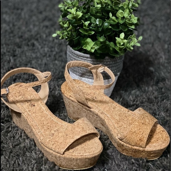 Shoe Dazzle Trudy Cork Platform Sandals - Picture 2 of 6